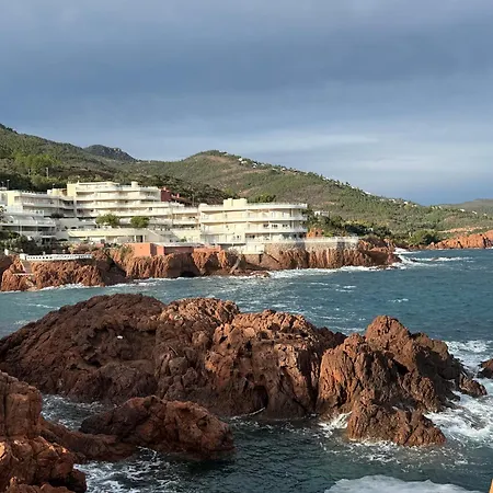 3 Pièces Pieds Dans L 'eau Front De Sur La Côte D'azur *